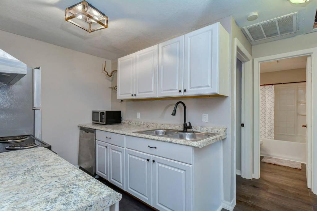 Driftwood Castle Urban Oasis With Firepit Near Convention Center And Amalie Arena, Room For 6 Tampa Exterior photo